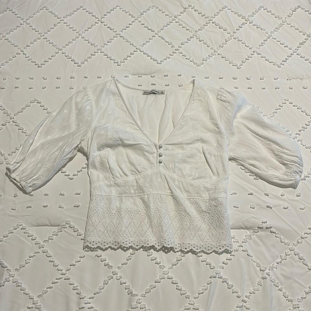 Abercrombie V-Neck White Half Sleeve Blouse, Size S